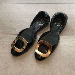 Roger Vivier flats in black